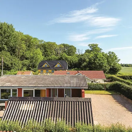 3 Bedroom In Holiday home